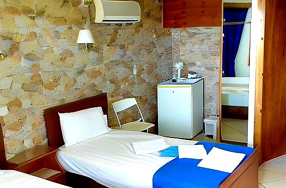 Kostis Rooms